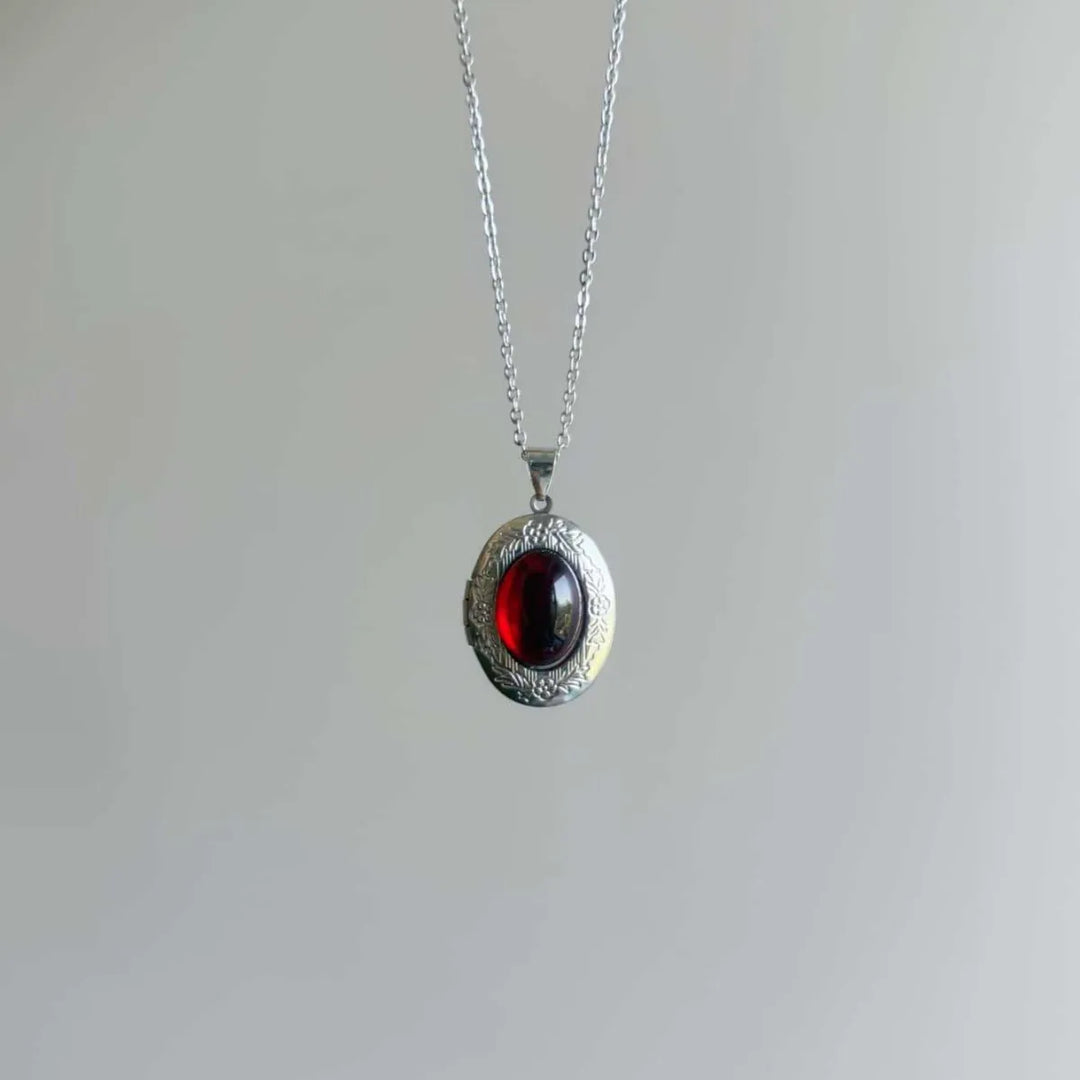 Victorian red pendant necklace