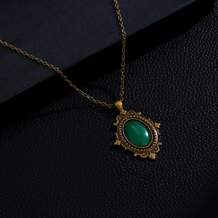 Green victorian necklace