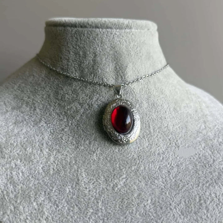 Victorian red pendant necklace