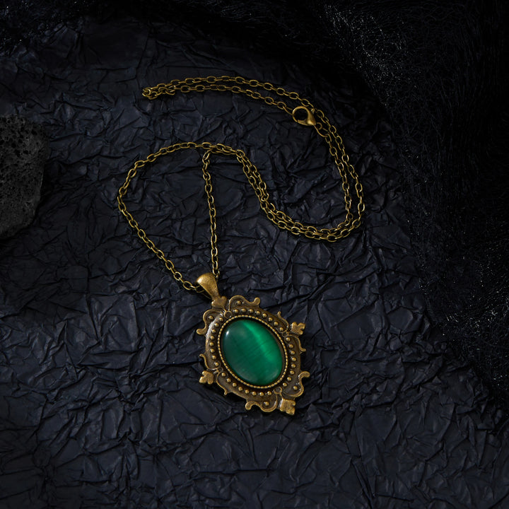 Green victorian necklace