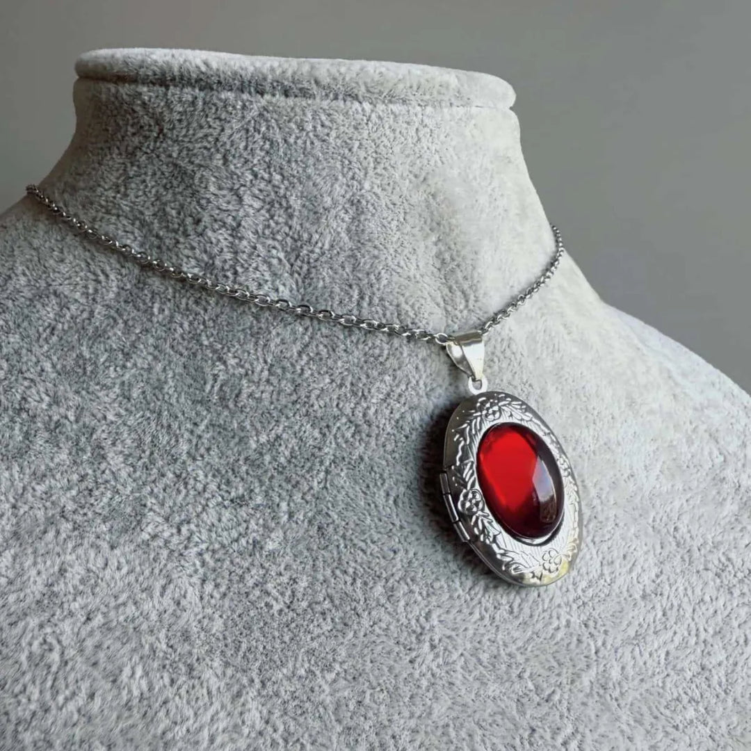 Victorian red pendant necklace