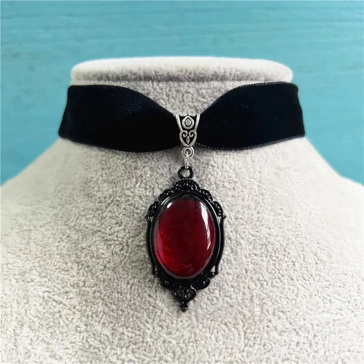 Gothic velvet choker