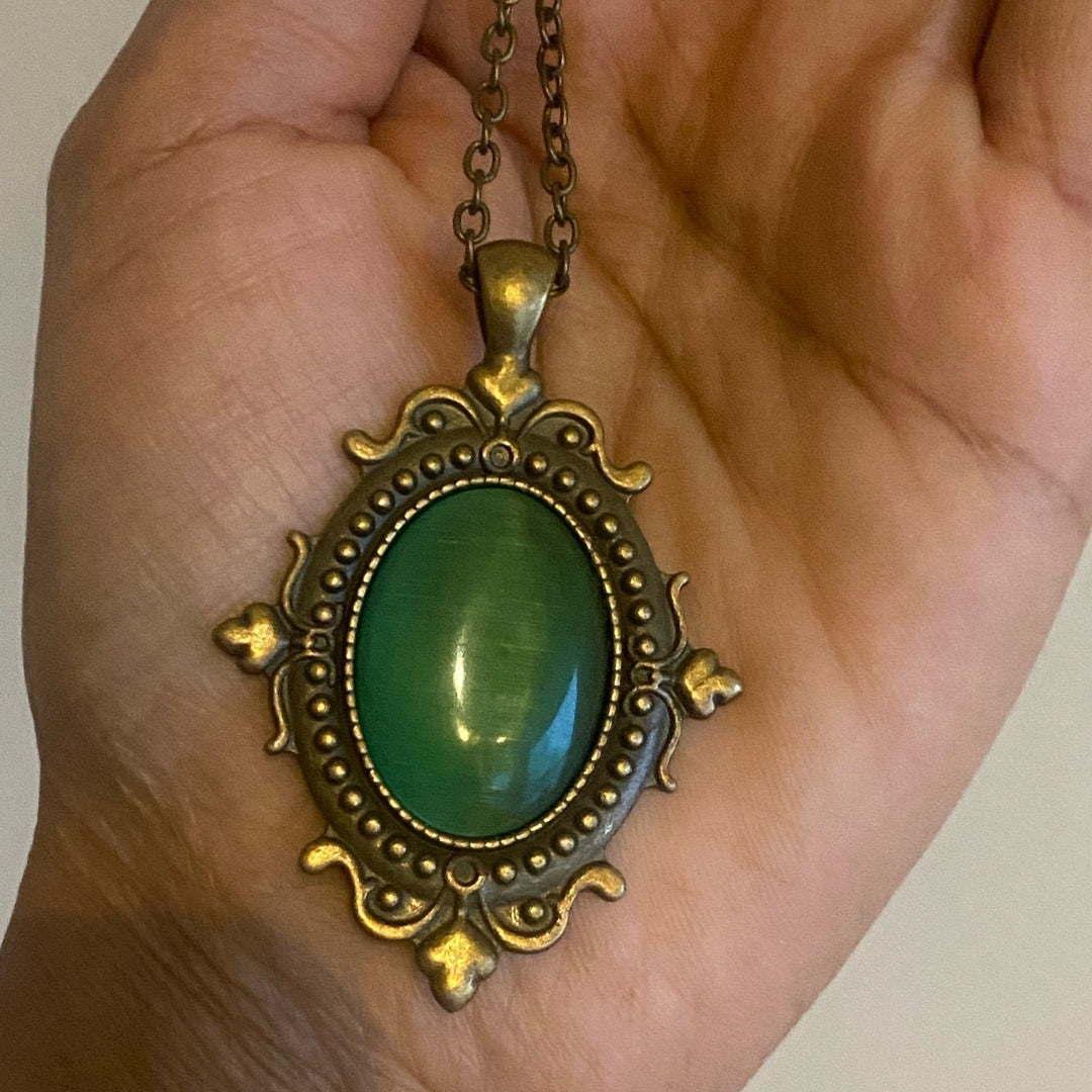 Green victorian necklace