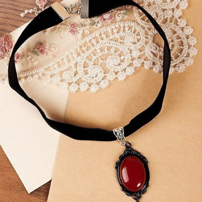 Gothic velvet choker