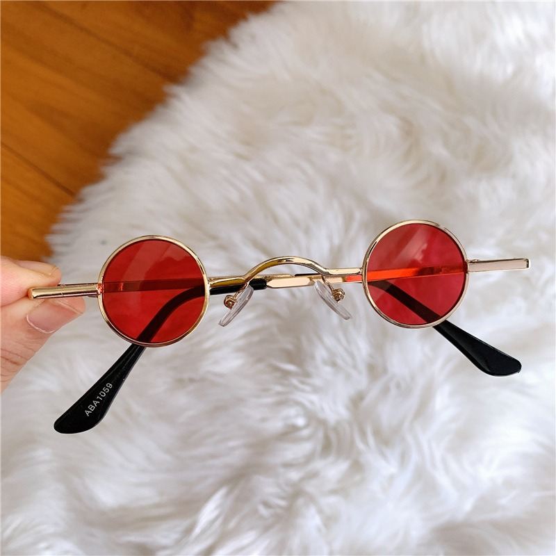 dorian grey sunglasses with red lens