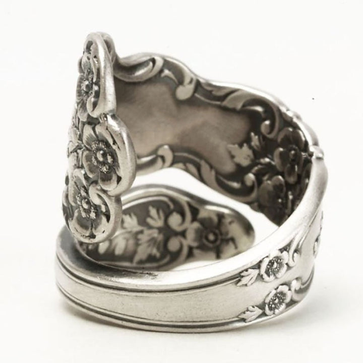 Victorian engraved flower ring